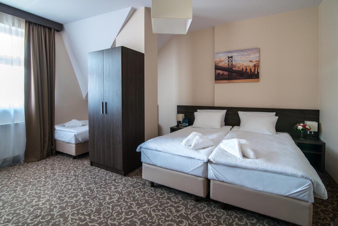 Hotel Bialy Domek วัลช์ซ ภายนอก รูปภาพ